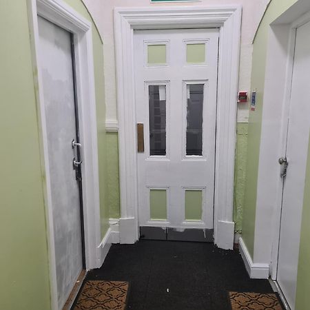 Tredegar Arms Budget Guesthouse For Walkers/Cyclists/Contractors/Traveler เมอเทอร์ทิดฟิล ภายนอก รูปภาพ