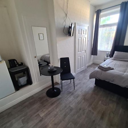 Tredegar Arms Budget Guesthouse For Walkers/Cyclists/Contractors/Traveler เมอเทอร์ทิดฟิล ภายนอก รูปภาพ