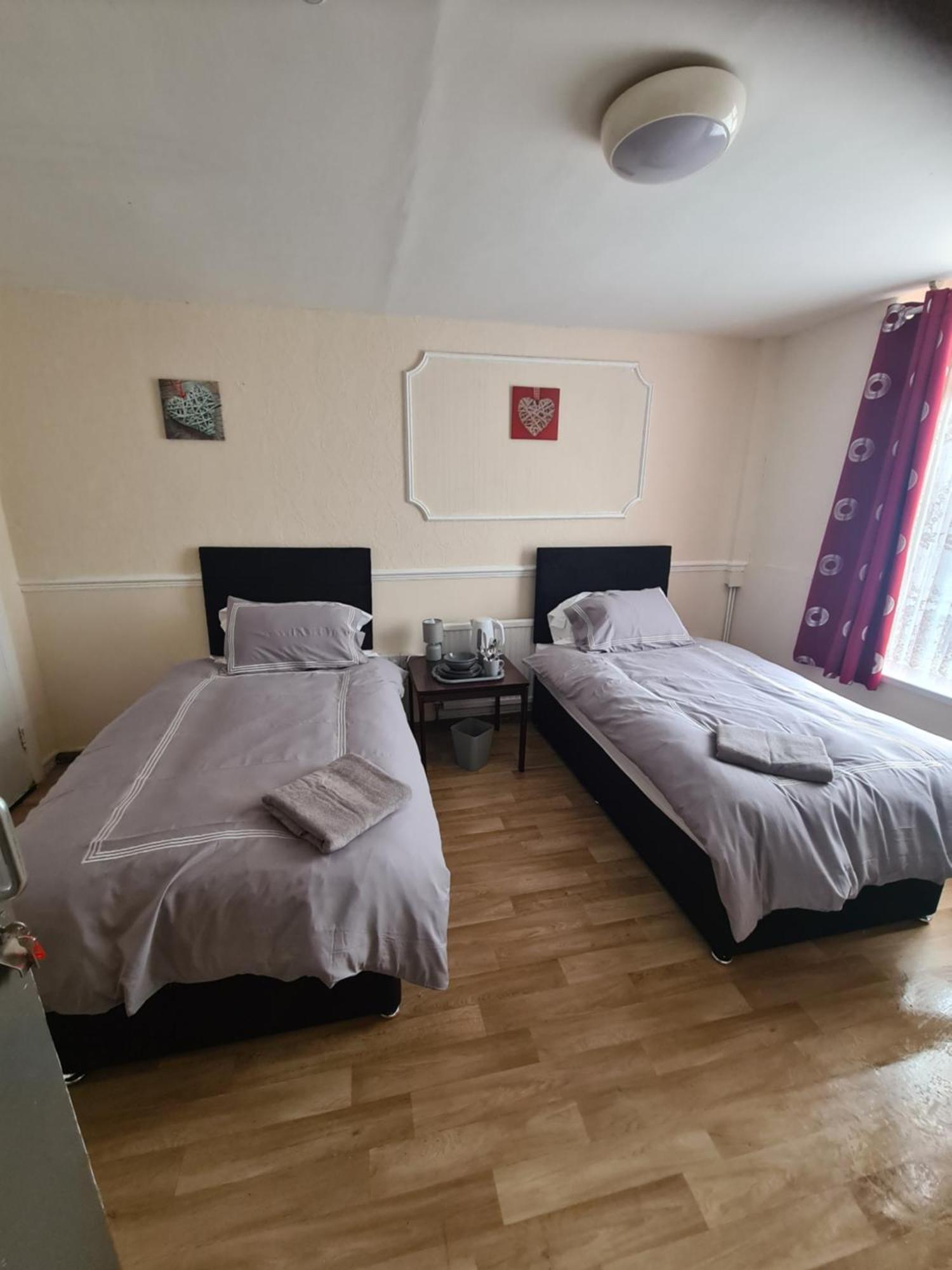 Tredegar Arms Budget Guesthouse For Walkers/Cyclists/Contractors/Traveler เมอเทอร์ทิดฟิล ภายนอก รูปภาพ