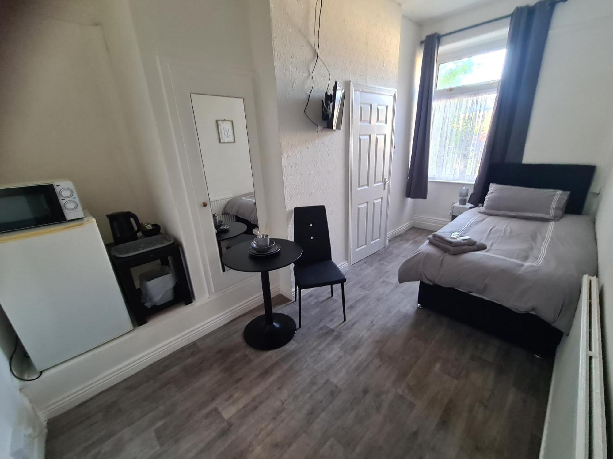 Tredegar Arms Budget Guesthouse For Walkers/Cyclists/Contractors/Traveler เมอเทอร์ทิดฟิล ภายนอก รูปภาพ