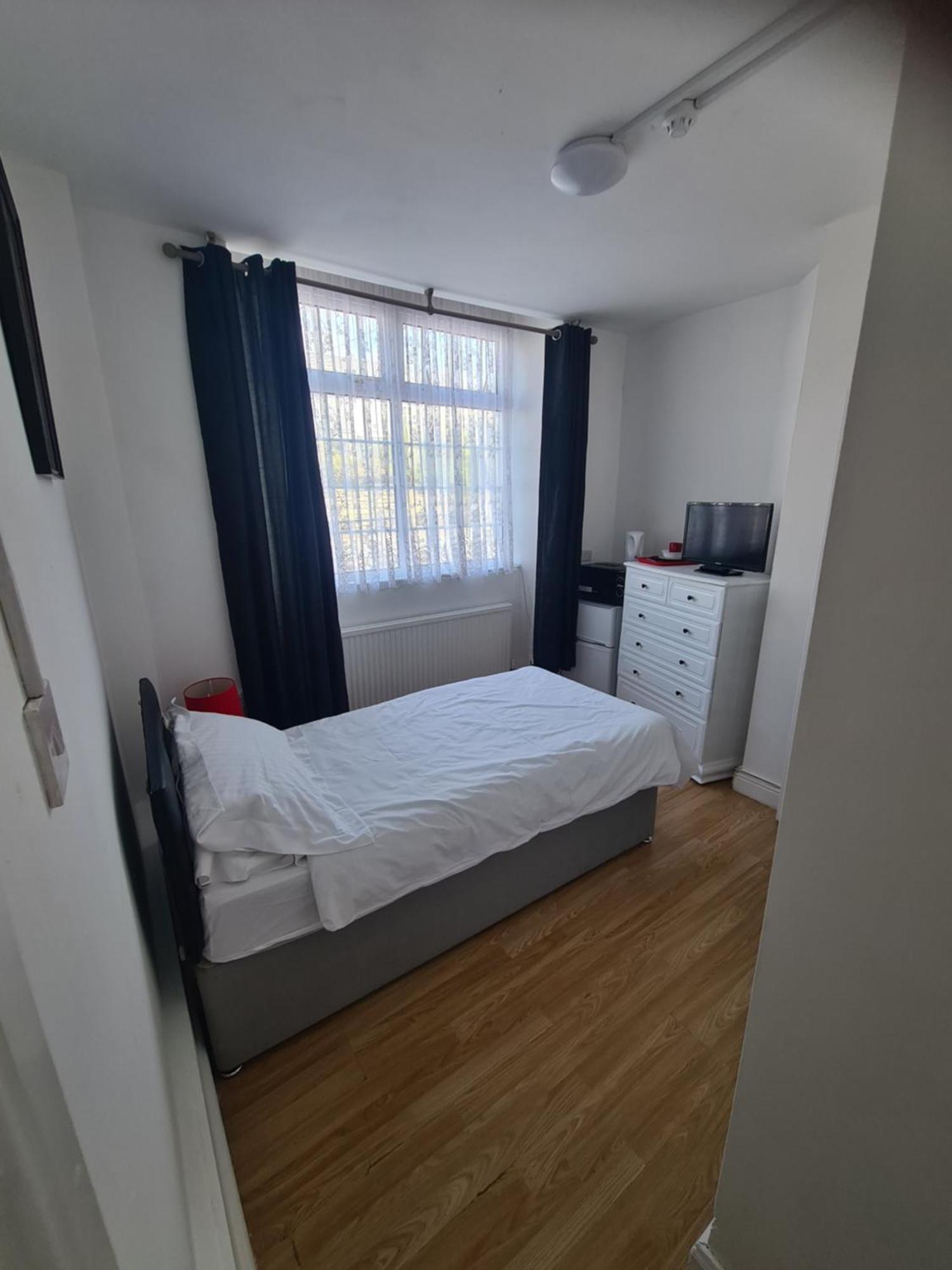 Tredegar Arms Budget Guesthouse For Walkers/Cyclists/Contractors/Traveler เมอเทอร์ทิดฟิล ภายนอก รูปภาพ